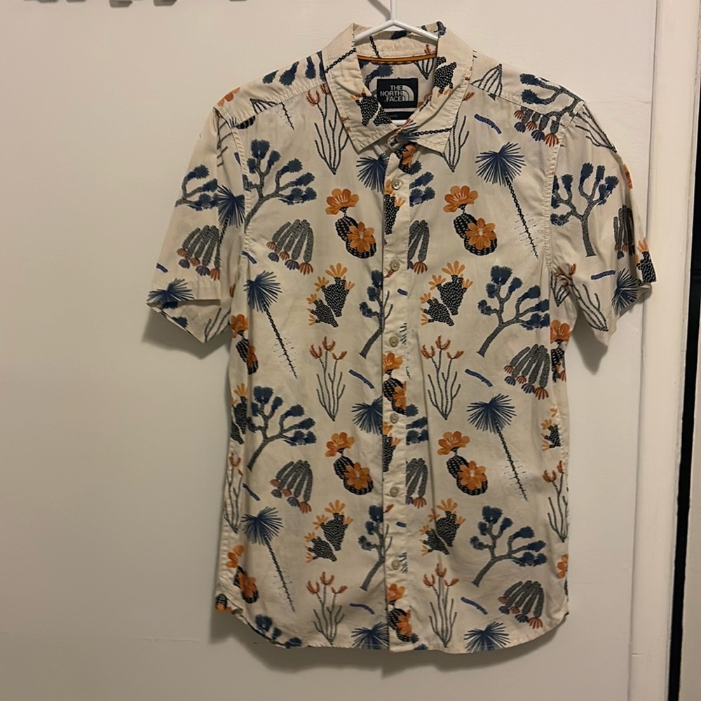 Cute organic print North Face shirt